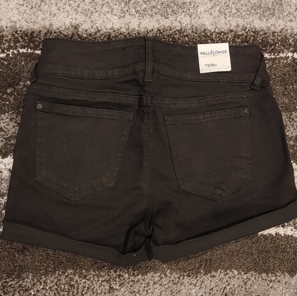 Wallflower shorts - Picture 5 of 5